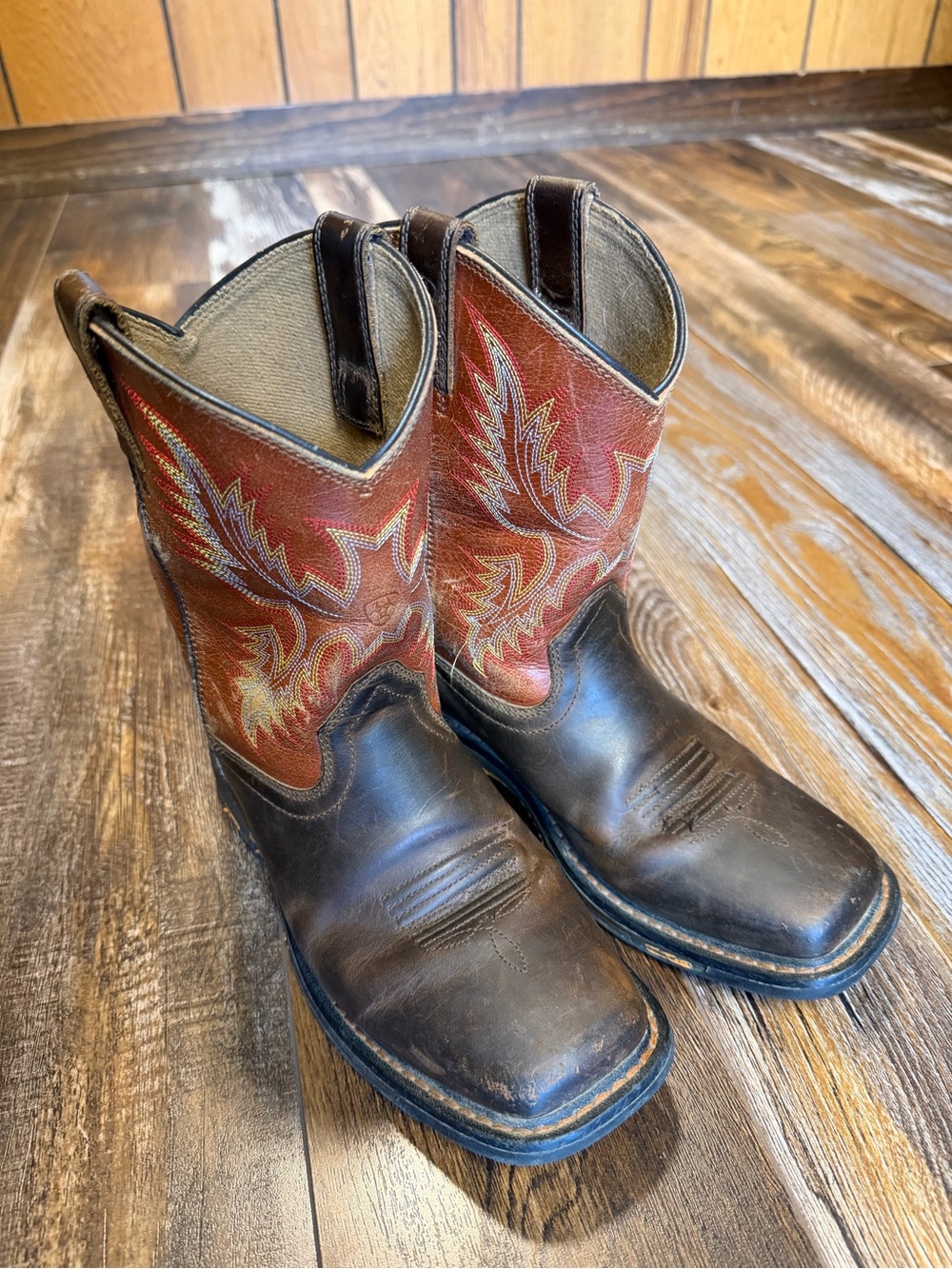 Ariat WorkHog Wide Square Toe Cowboy Boots Style#100007837 
Youth Size US 3